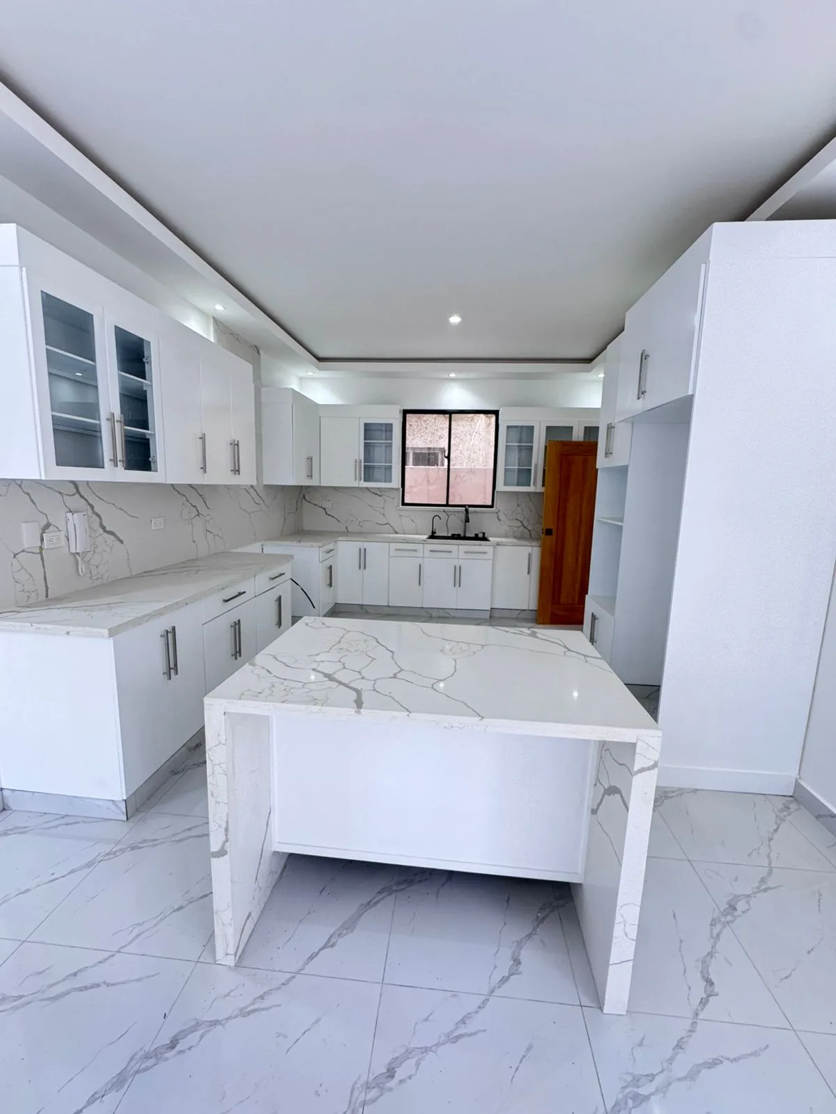 CASA EN VENTA – AV. 27 DE FEBRERO, SANTIAGO DE LOS CABALLEROS. - Vista 8
