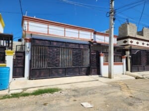 CASA EN URBANIZACION REAL LOS REYES