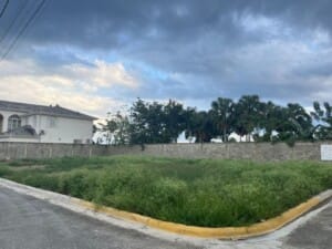 Solar en venta en urbanización cerrada de casas exclusivas en llanos de Gurabo
