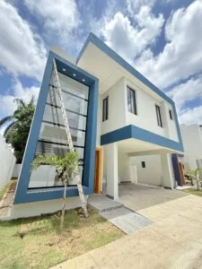 Casa en venta en Puñal próximo al aeropuerto | Residencial cerrado con patio