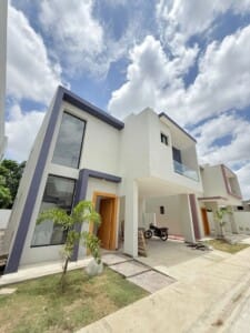 Casa moderna en venta en Puñal próximo al aeropuerto | Residencial cerrado