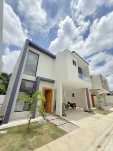 Casa moderna en venta en Puñal próximo al aeropuerto | Residencial cerrado