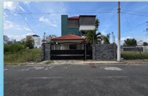 Casa en venta en la avenida hispano americana (Urbanización Jardines del sur