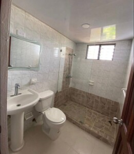 APARTAMENTO EN ALQUILER – LA ESMERALDA, SANTIAGO.