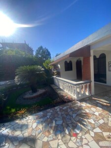 CASA EN VENTA – AV. 27 DE FEBRERO, SANTIAGO.
