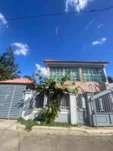 CASA DE DOS NIVELES EN VENTA – PONTEZUELA, SANTIAGO.