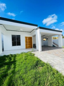 Casa en Venta en Los Llanos de Gurabo | Residencial Cerrado en Santiago