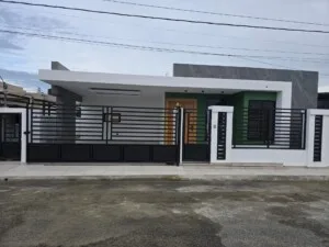 Casa Familiar en Venta en la Av. 27 de Febrero, Santiago