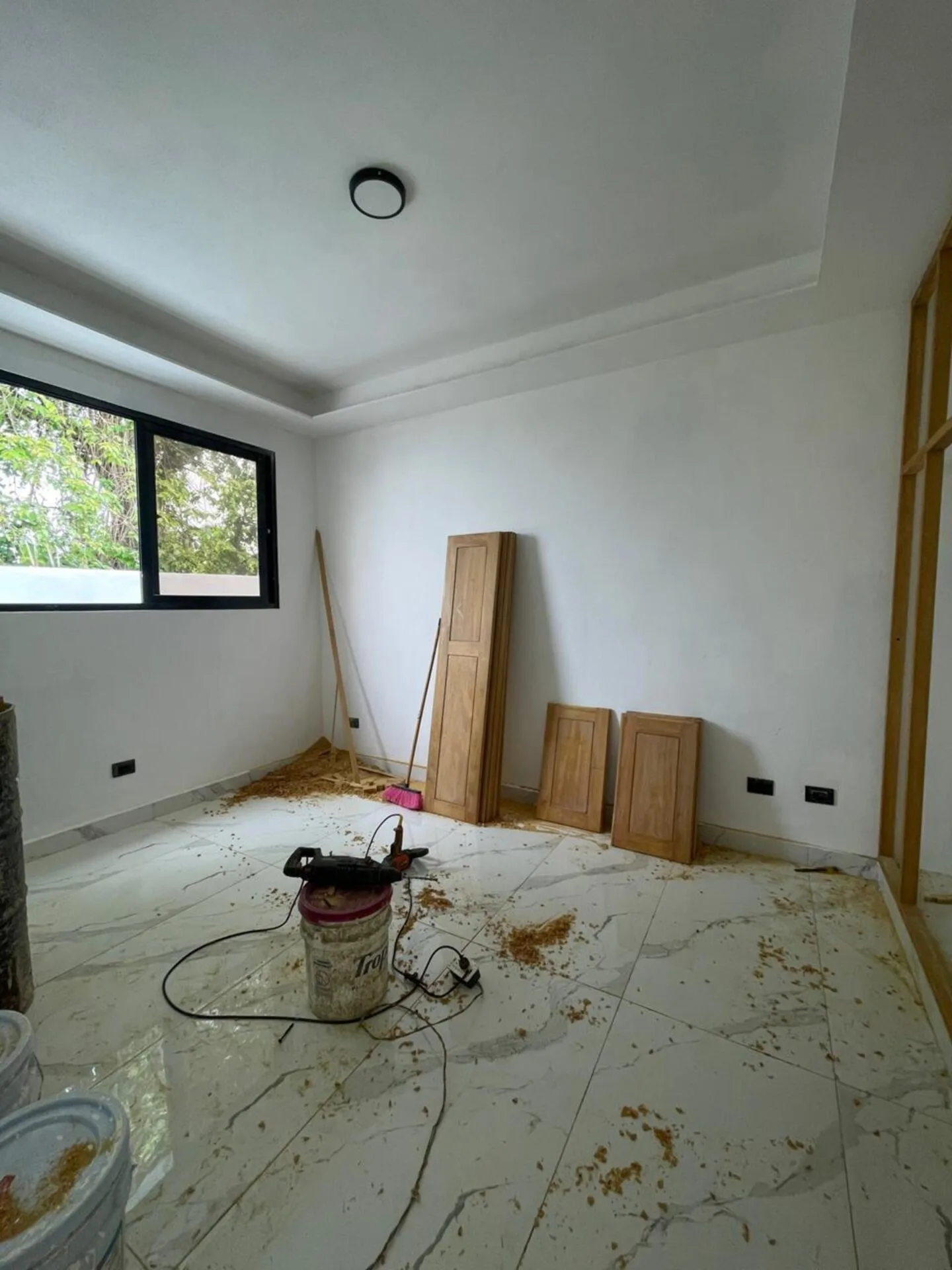 Vivienda en Gurabo con Amplios Espacios y Patio Privado - Vista 5