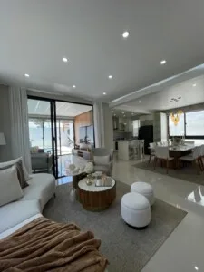 Casa de Lujo en Venta en Gurabo con Piscina y Patio Amplio
