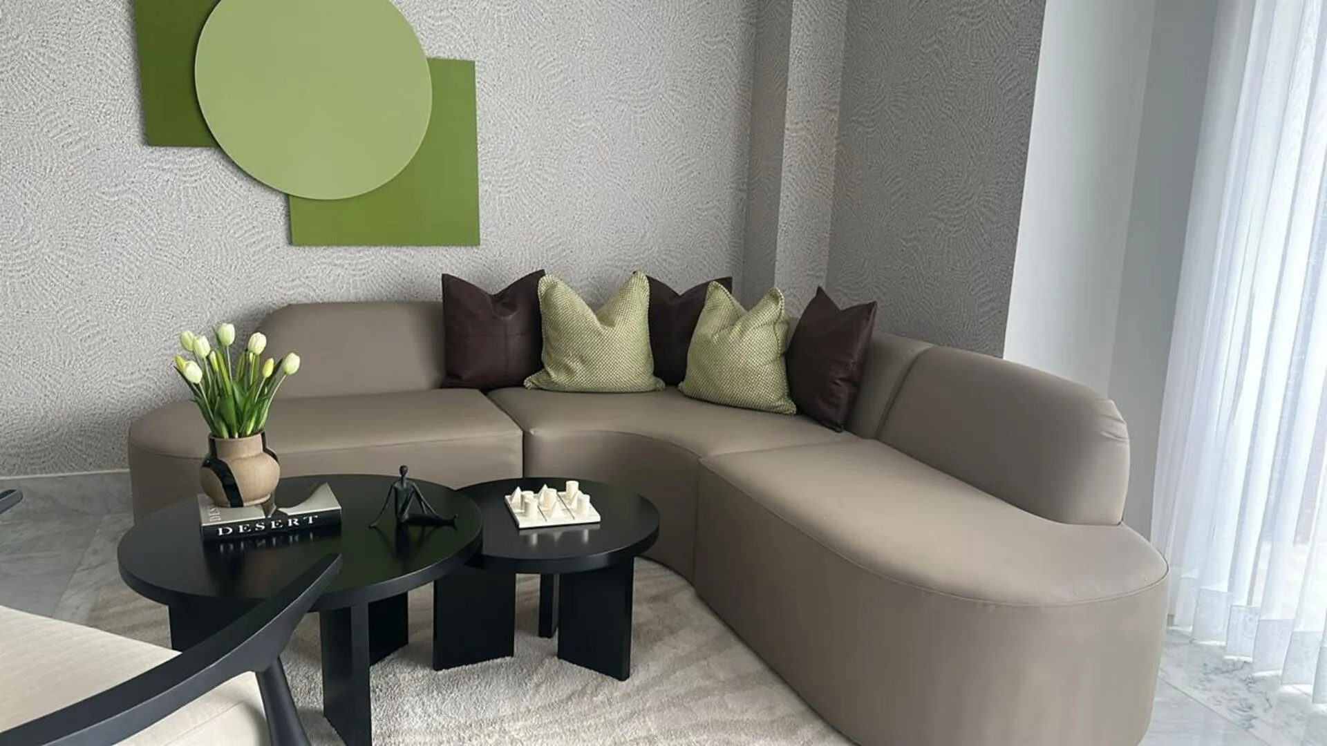 Apartamento Amueblado en Renta en La Esmeralda, Santiago | 2 Habitaciones en Torre Versalles - Vista 9