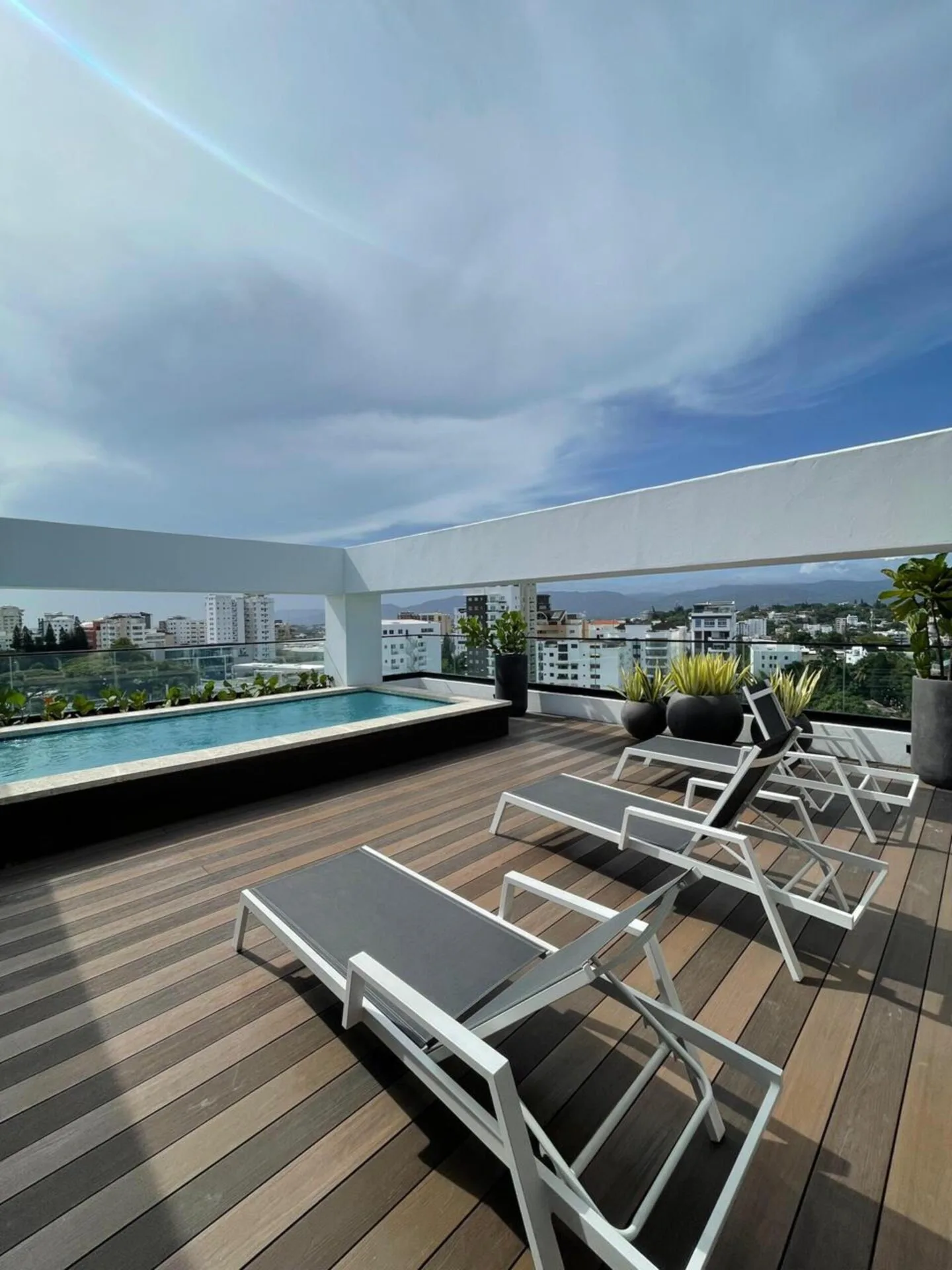 Apartamento Amueblado en Renta en La Esmeralda, Santiago | 2 Habitaciones en Torre Versalles - Vista 10