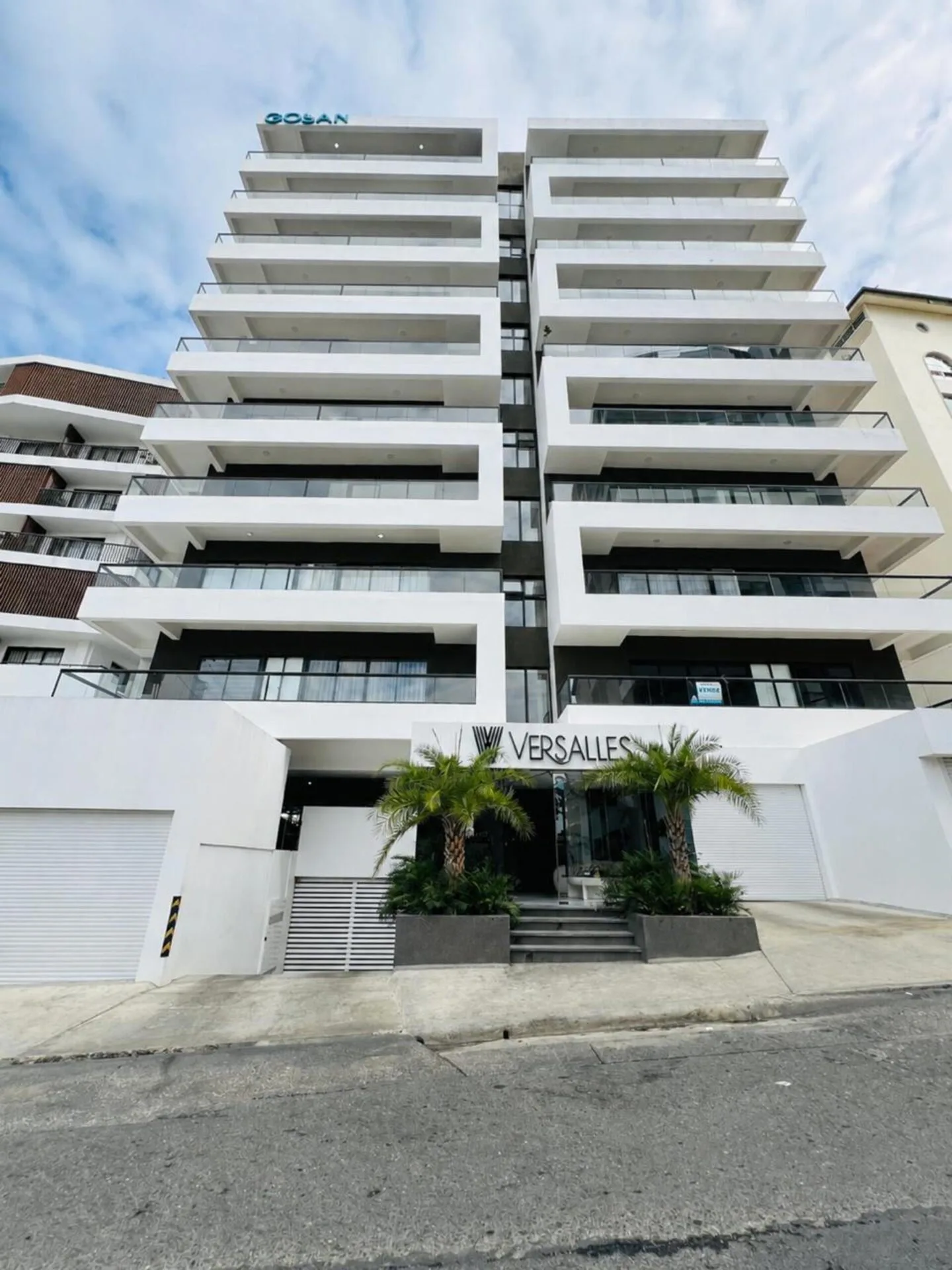 Apartamento Amueblado en Venta en La Esmeralda, Santiago | Torre Versalles | US$265,000 - Vista 1