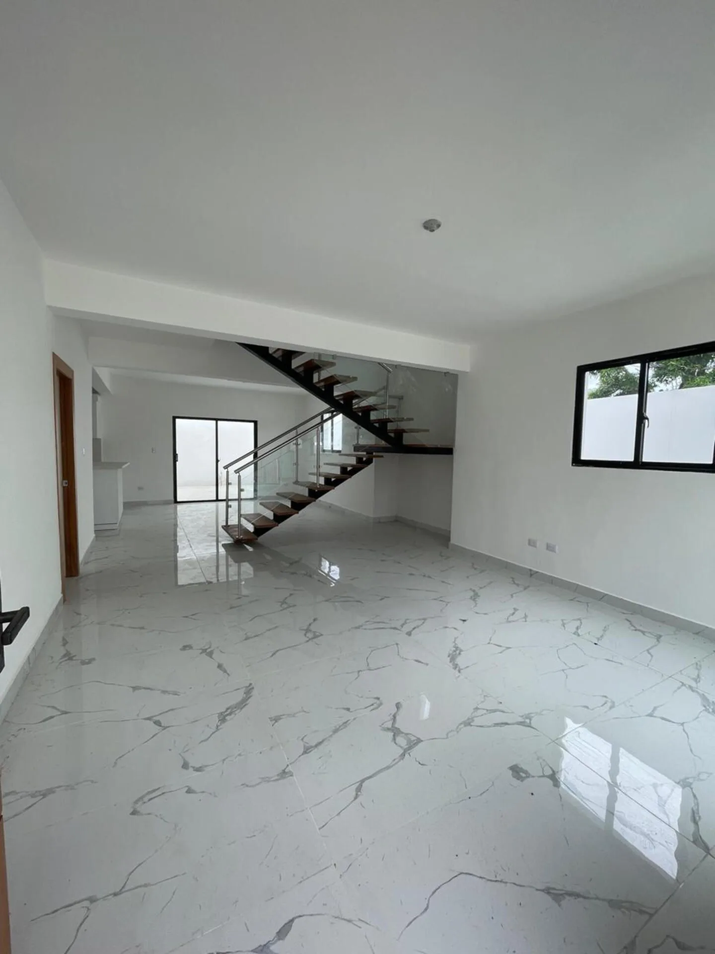 Casa en Alquiler Cerca del Aeropuerto de Santiago | 3 Habitaciones y Patio Privado - Vista 9