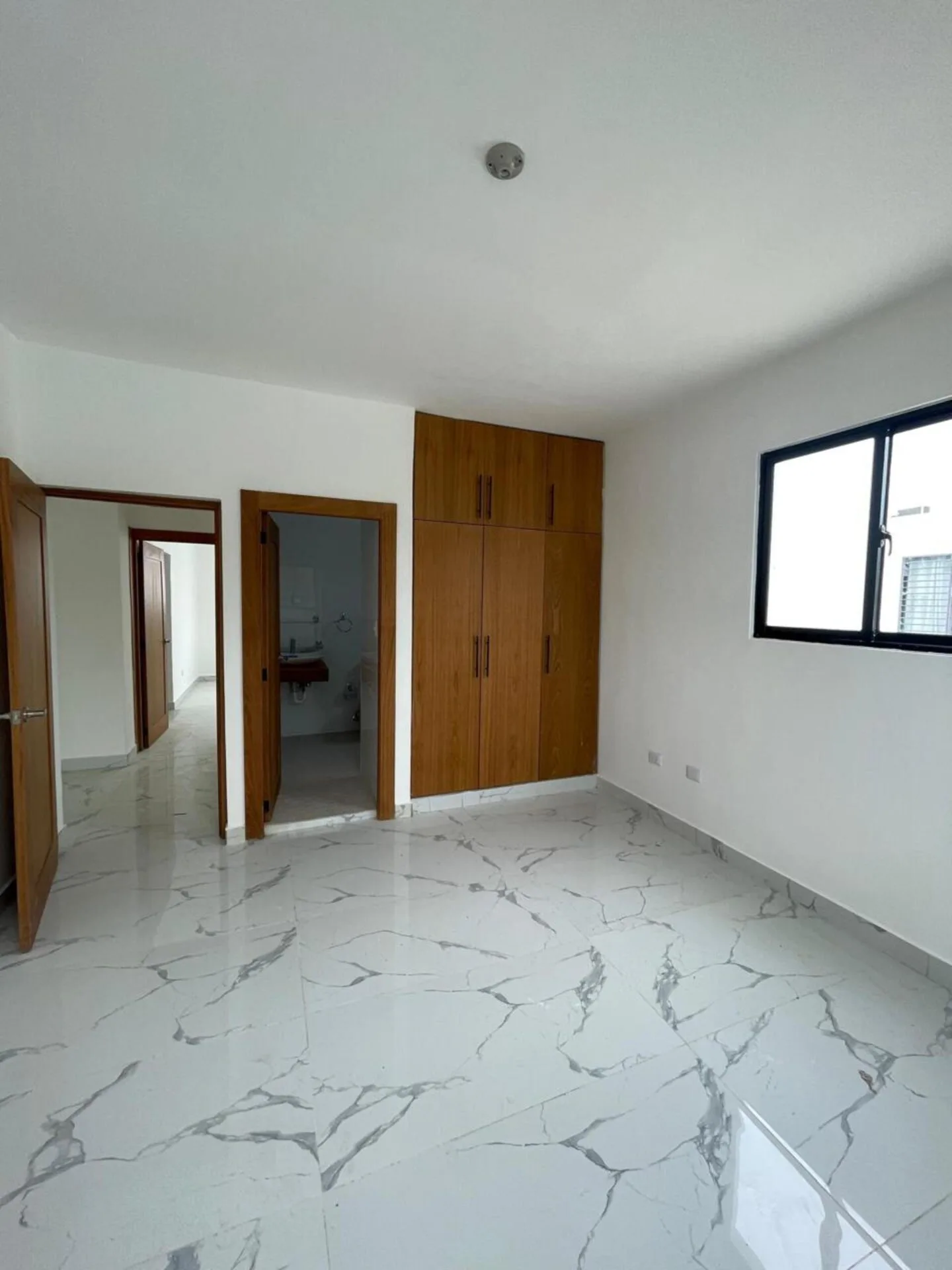 Casa en Alquiler Cerca del Aeropuerto de Santiago | 3 Habitaciones y Patio Privado - Vista 4