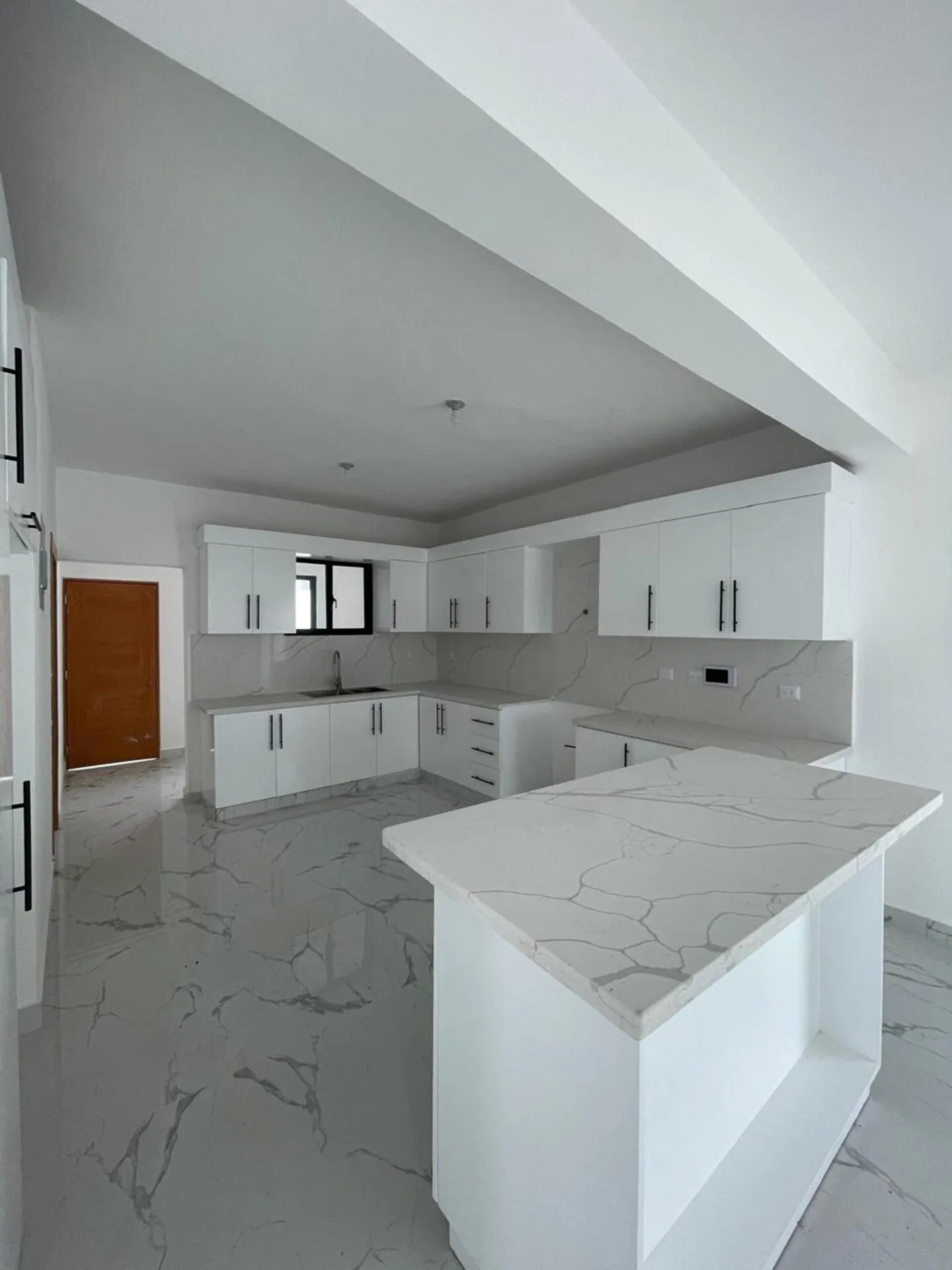 Casa en Alquiler Cerca del Aeropuerto de Santiago | 3 Habitaciones y Patio Privado - Vista 3