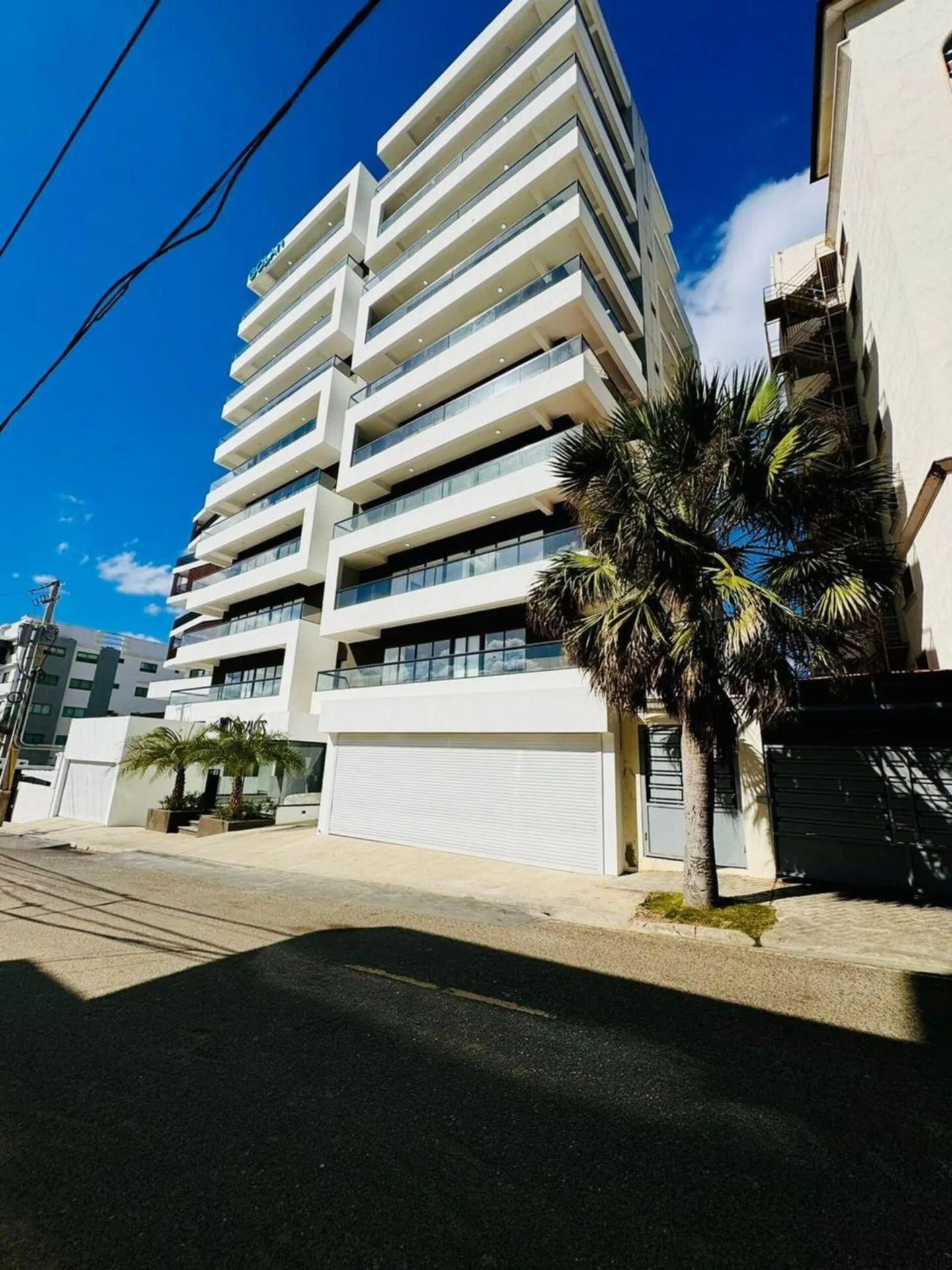Apartamento Amueblado en Renta en La Esmeralda, Santiago | 2 Habitaciones en Torre Versalles - Vista 2