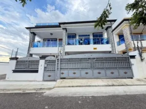 Casa en Venta Próximo a Corona Plaza, Santiago