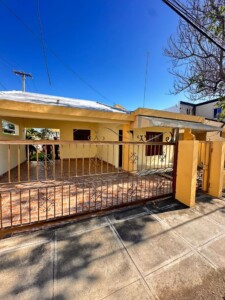 Casa en venta, en Los Laureles – Santiago de los caballeros