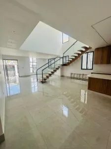IMPONENTE RESIDENCIA DE LUJO CON DISEÑO EXCLUSIVO EN CERRO ALTO – SANTIAGO