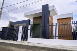 HERMOSA CASA EN VENTA – LLANOS DE GURABO, SANTIAGO.