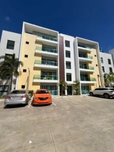 Residencial Amarello – Apartamento en Primer Nivel con Patio y Dos Parqueos.