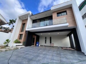Casa de Lujo en Venta en Cerro Hermoso Santiago | Piscina y Jacuzzi Privados