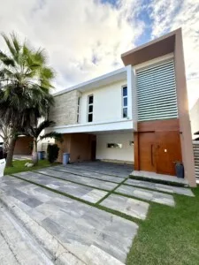 Casa en Venta Amueblada con Piscina en Llanos de Gurabo, | 3 Habitaciones y Paneles Solares